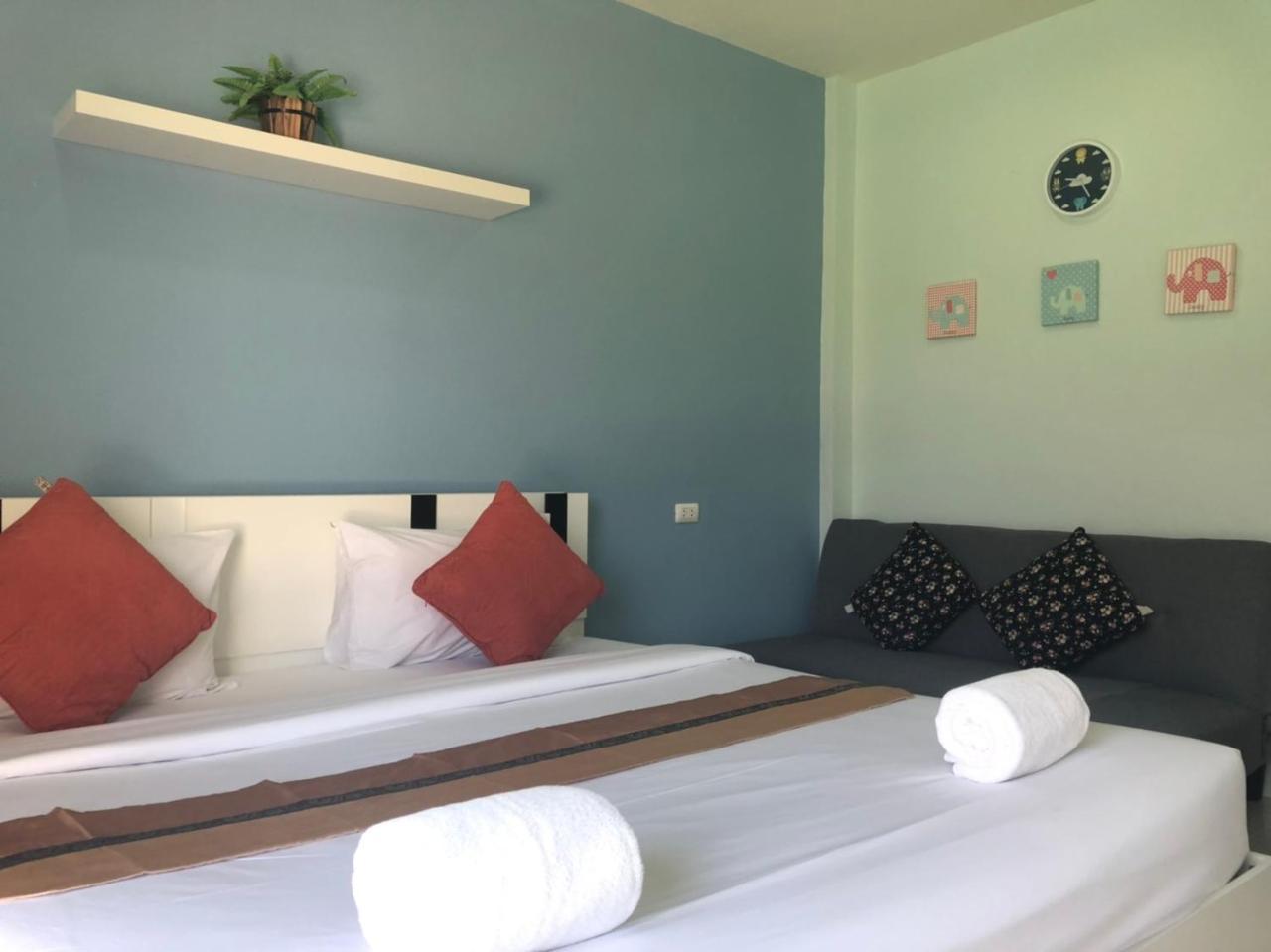 Khao Oat Airport Hotel Nai Yang Exterior photo