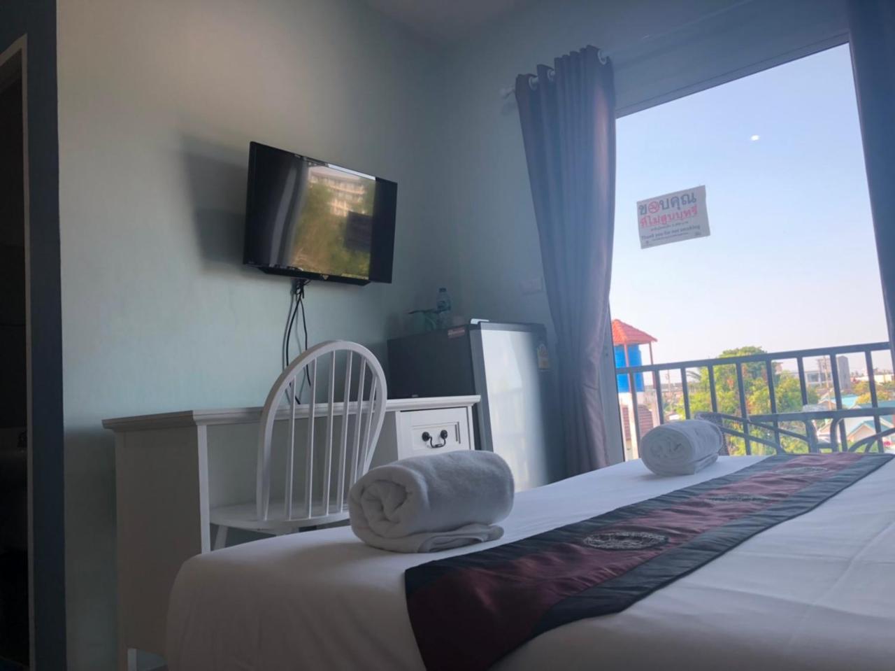 Khao Oat Airport Hotel Nai Yang Exterior photo
